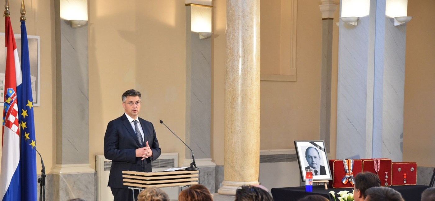 Plenković: Šarinićevo djelovanje obilježila je državotvornost i domoljublje u prijelomnim trenucima za stvaranje RH